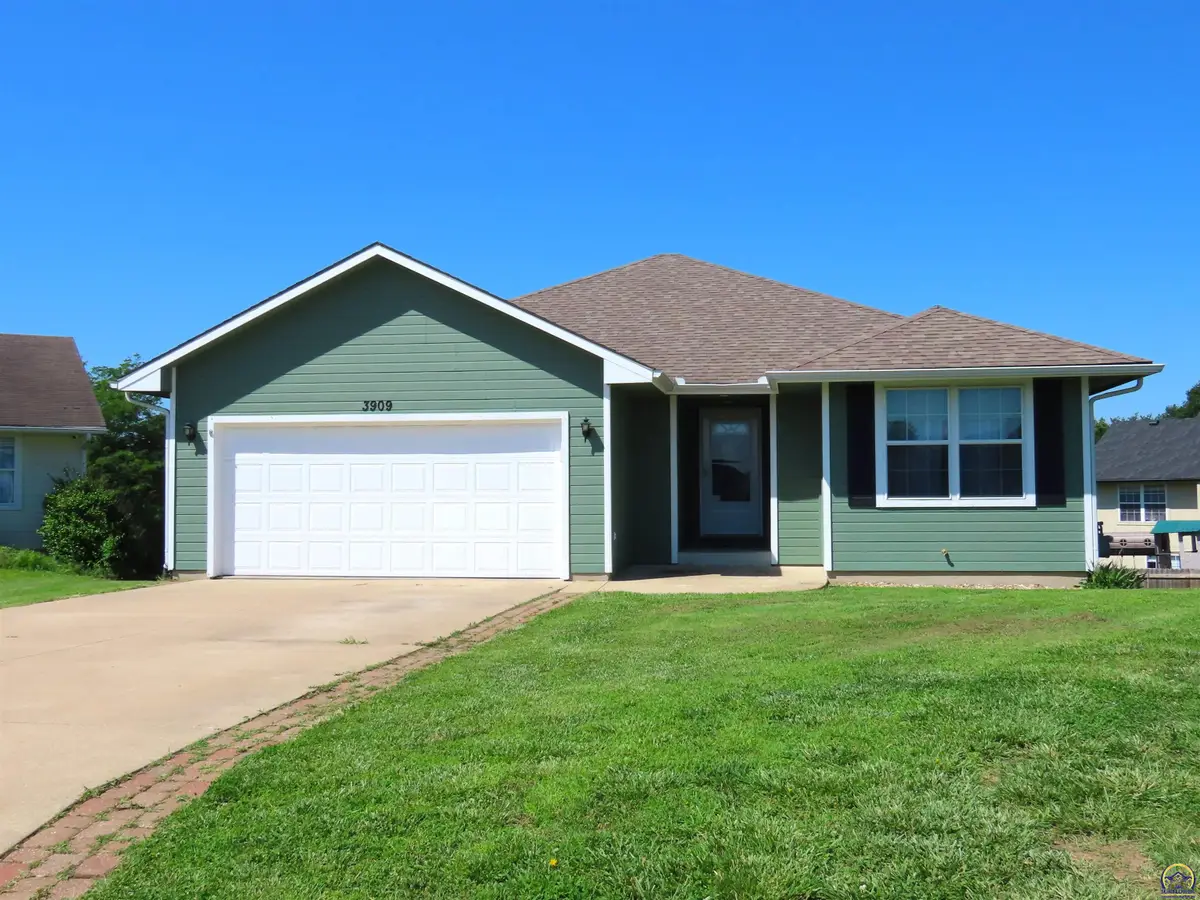 3909 NW Fielding Ter, Topeka, KS 66618 - #1