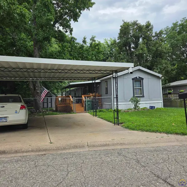 225 SE 47th St, Topeka, KS 66609