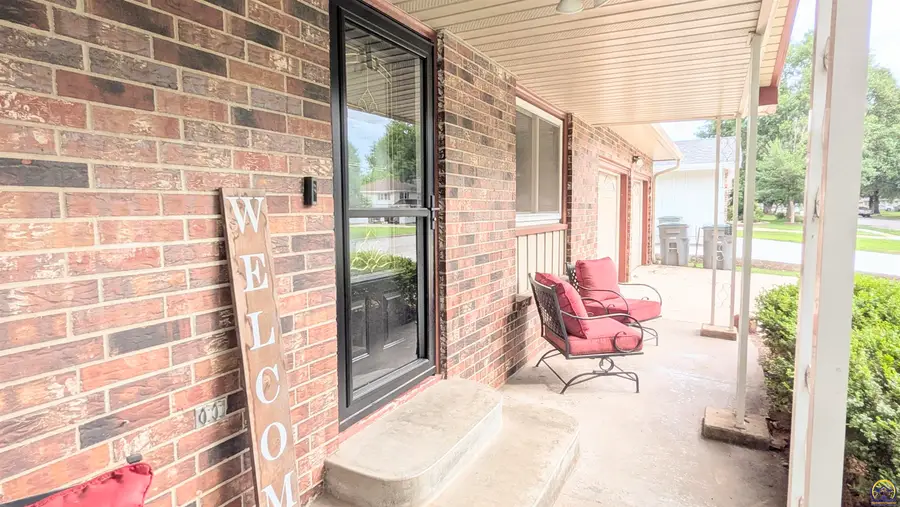 1607 Luther St, Emporia, KS 66801 - #3
