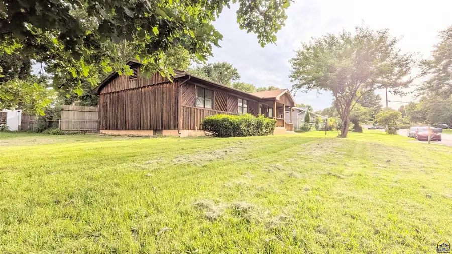 2301 Arrowhead Dr, Emporia, KS 66801 - #2