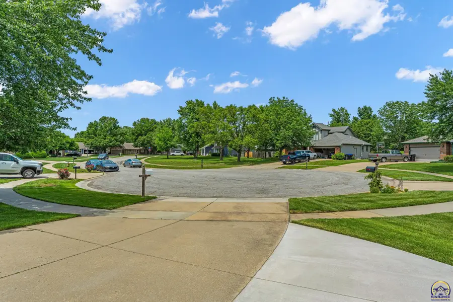 2531 SW Pepperwood Ct, Topeka, KS 66614 - #2