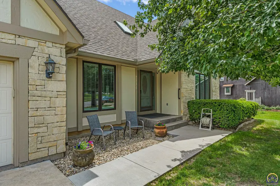 2531 SW Pepperwood Ct, Topeka, KS 66614 - #3