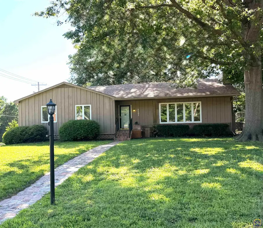 1401 N 2nd St, Atchison, KS 66002 - #2