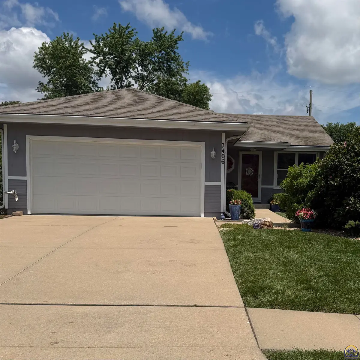 7406 SW 26th Ct, Topeka, KS 66614 - #1