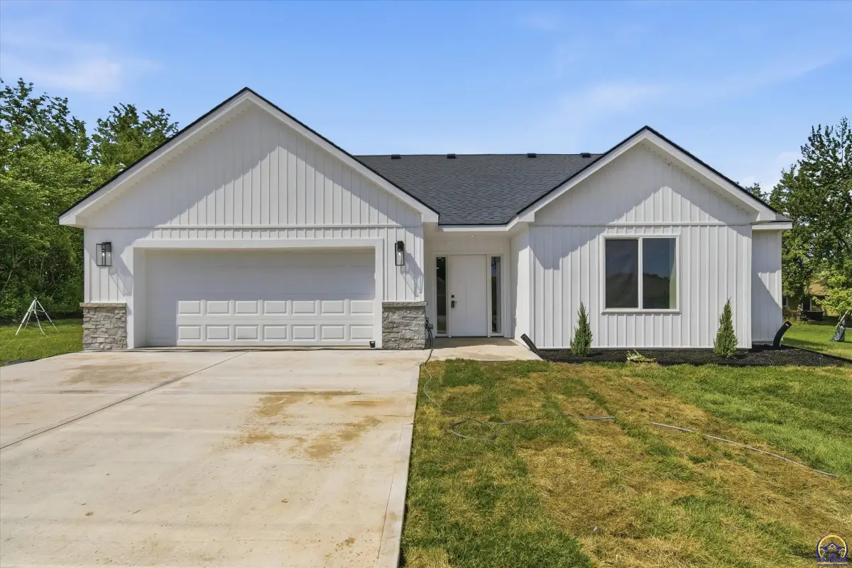 7847 Seneca Lake Rd, Ozawkie, KS 66070 - #1