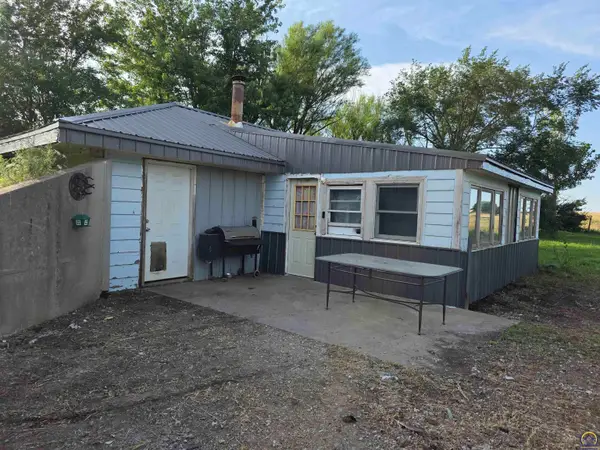 17086 114th Rd, Hoyt, KS 66440-9053