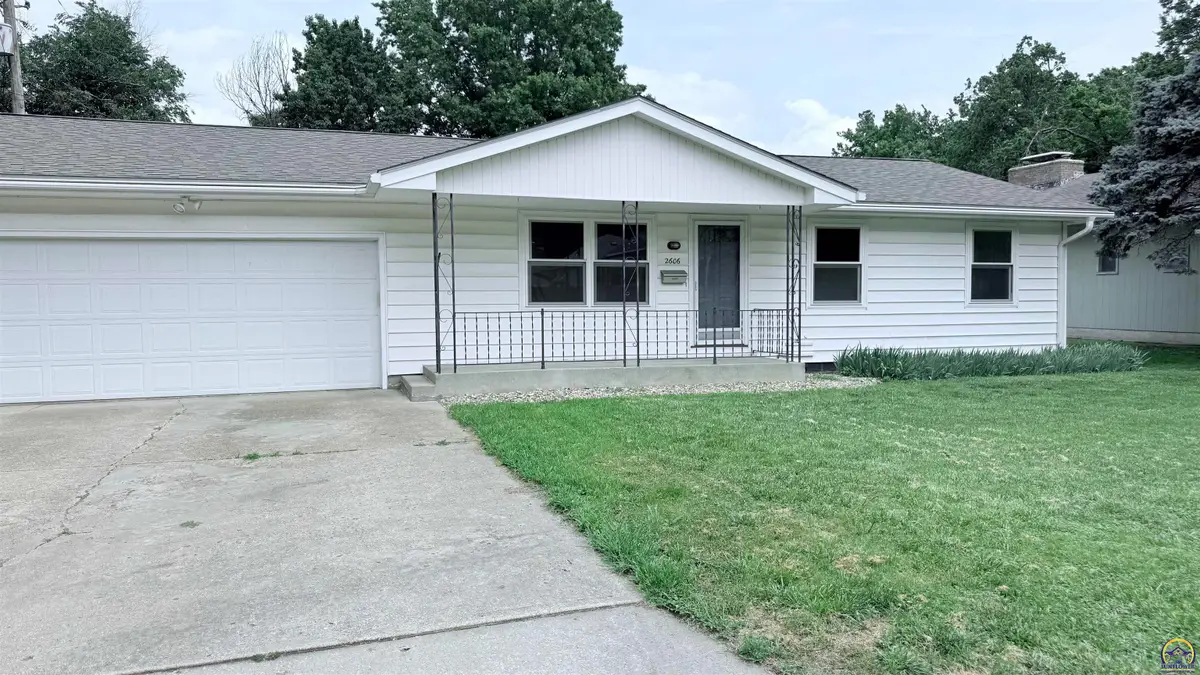 2606 SW 9th St, Topeka, KS 66606 - #1