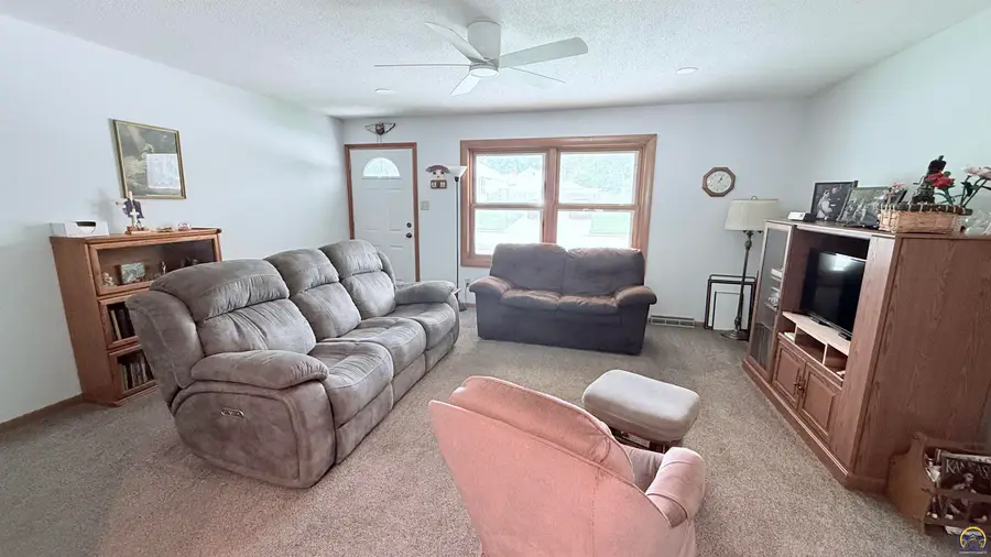 2606 SW 9th St, Topeka, KS 66606 - #3