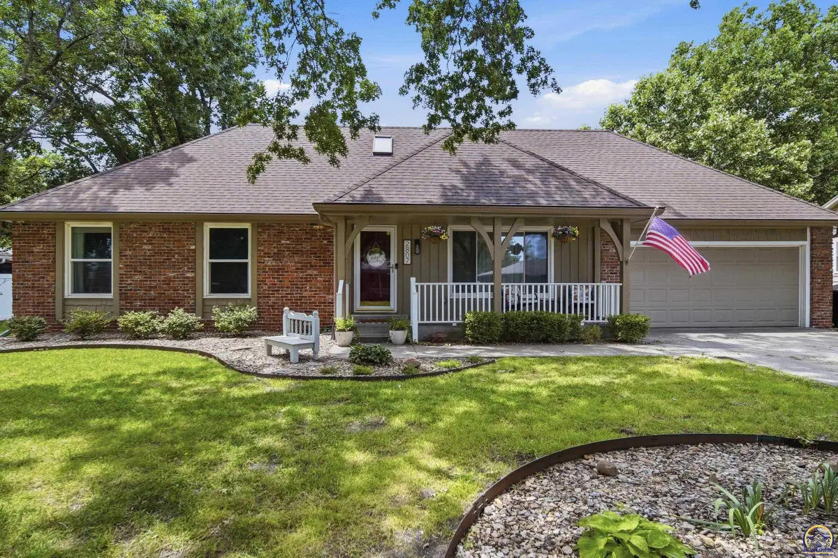 2807 SW Maupin Ln, Topeka, KS 66614 - #1