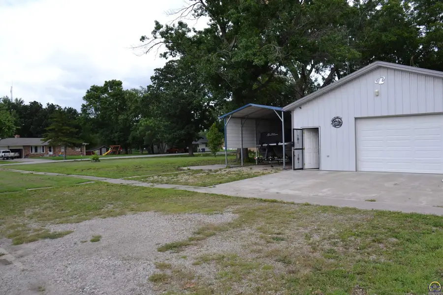 403 Lakin St, Osage City, KS 66523 - #3