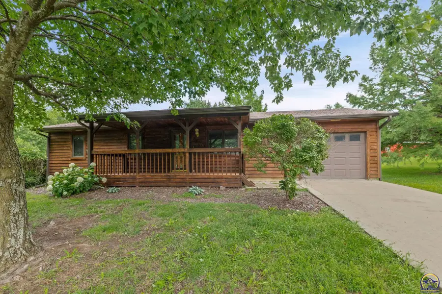 1901 Willow St, Valley Falls, KS 66088 - #2