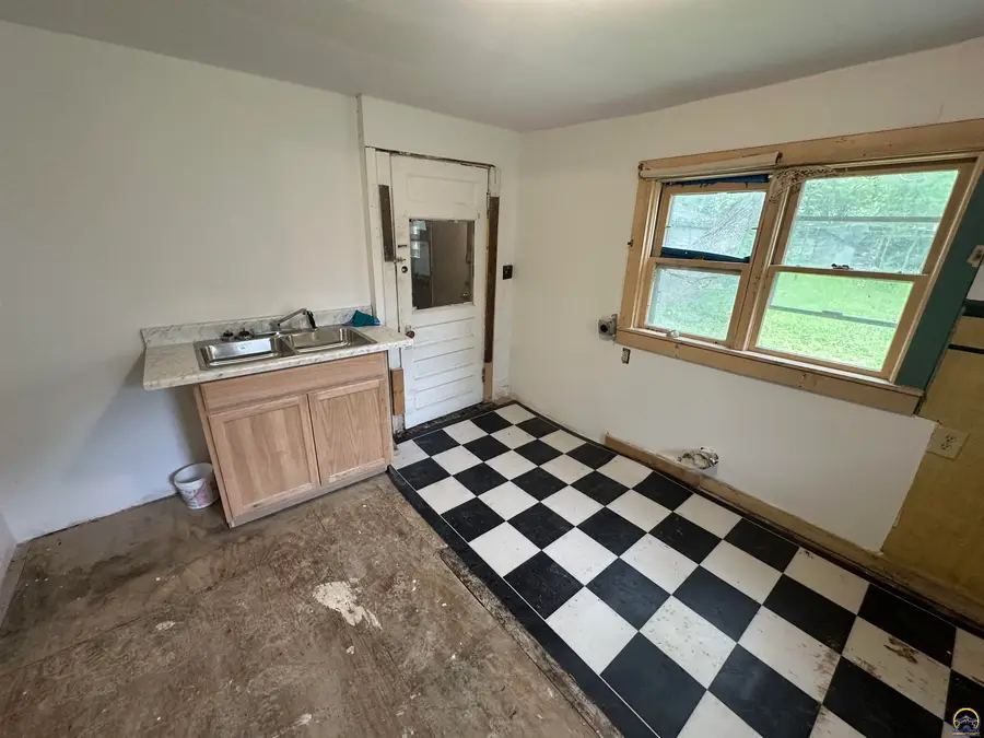45 S Arundel St, Emporia, KS 66801 - #2