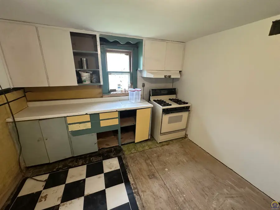 45 S Arundel St, Emporia, KS 66801 - #3