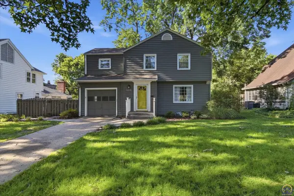 3113 SW Canterbury Ln, Topeka, KS 66604