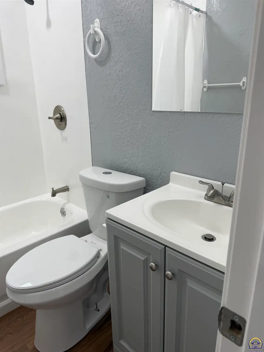 3542 SW Kerry Ave, Topeka, KS 66611 - #3