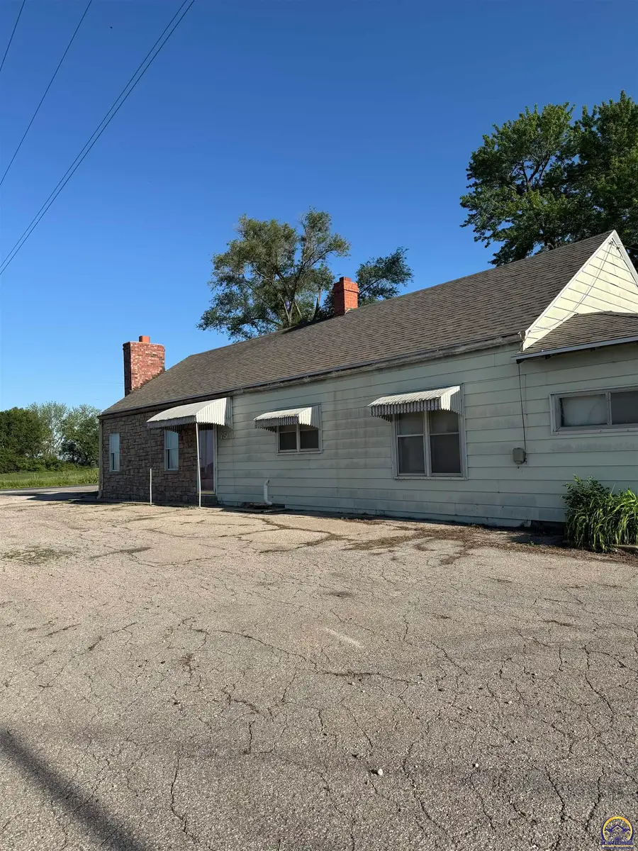 7530 NW Us 24 Hwy, Topeka, KS 66618 - #2