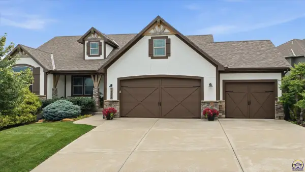 18853 W 99th St, Lenexa, KS 66220