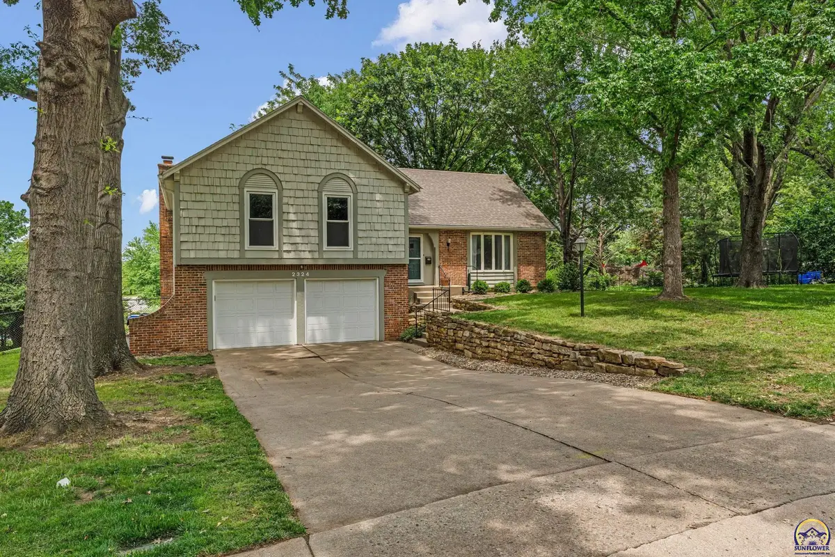 2324 SW 34th St, Topeka, KS 66611 - #1
