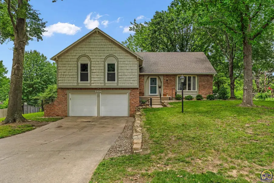 2324 SW 34th St, Topeka, KS 66611 - #2