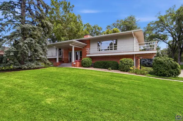 5037 SW West Hills Dr, Topeka, KS 66606