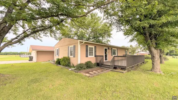 13765 S Morrill Rd, Carbondale, KS 66414