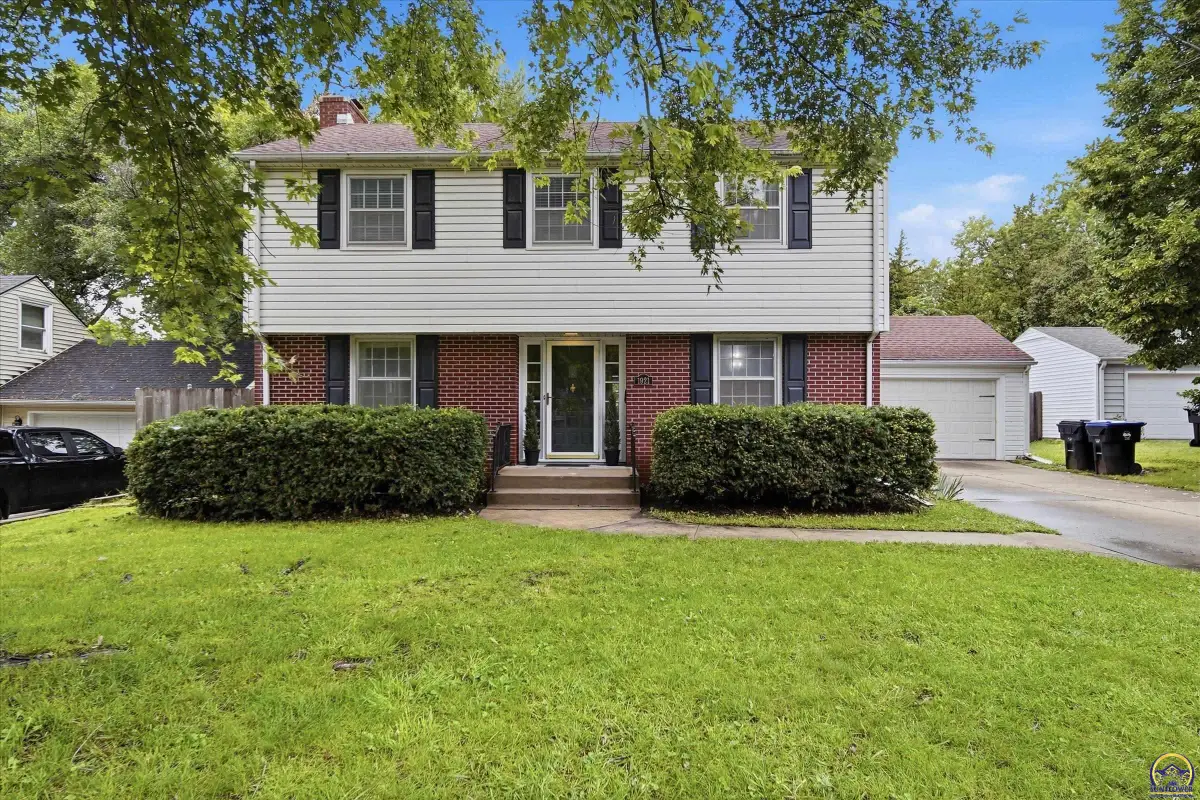 1921 SW Oakley Ave, Topeka, KS 66604 - #1