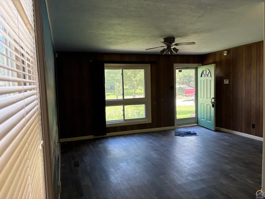 3415 SE Massachusetts Ave, Topeka, KS 66605 - #2