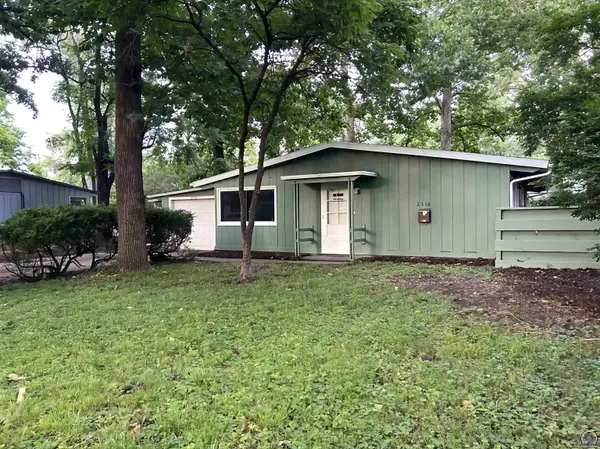 2516 SW Burnett Rd, Topeka, KS 66614