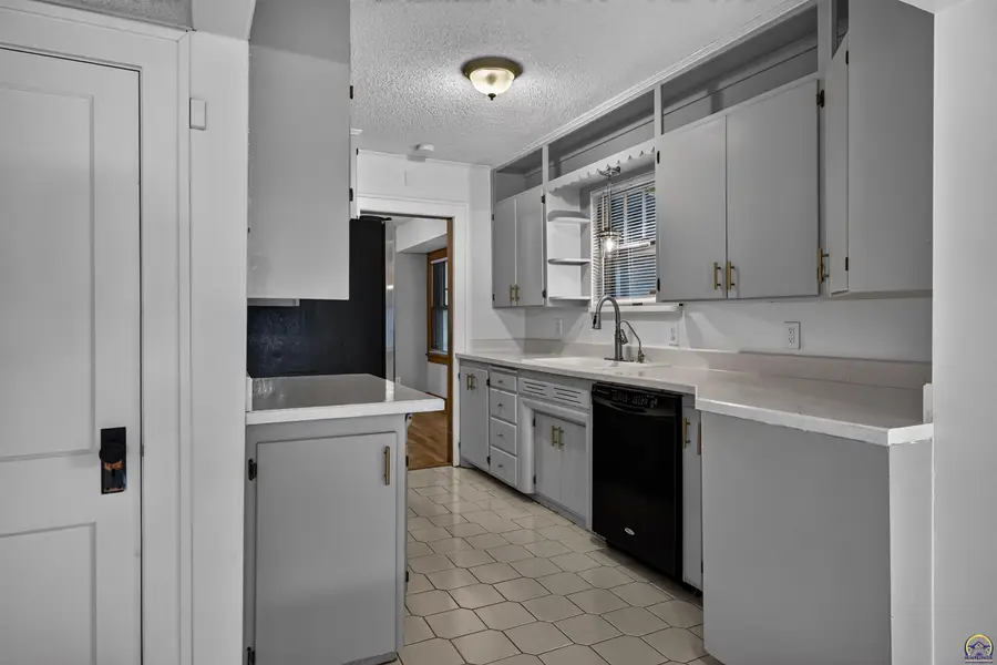 1339 SW High Ave, Topeka, KS 66604 - #2