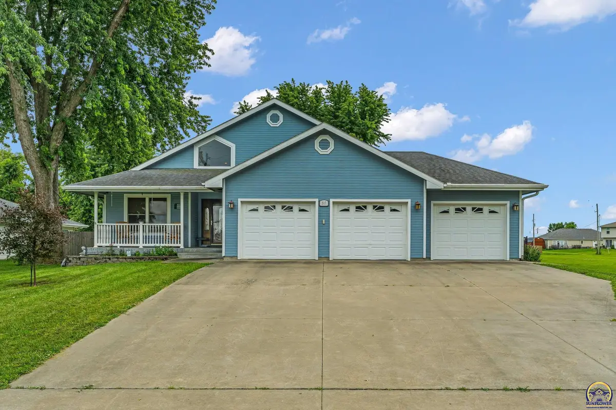 517 E Perry St, Rossville, KS 66533 - #1