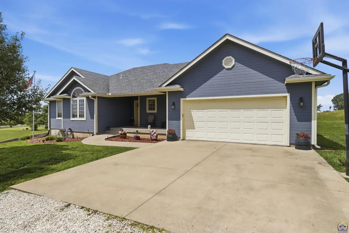 5045 NW Rochester Rd, Topeka, KS 66617 - #1