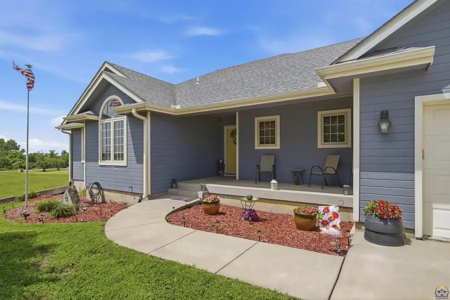5045 NW Rochester Rd, Topeka, KS 66617 - #2