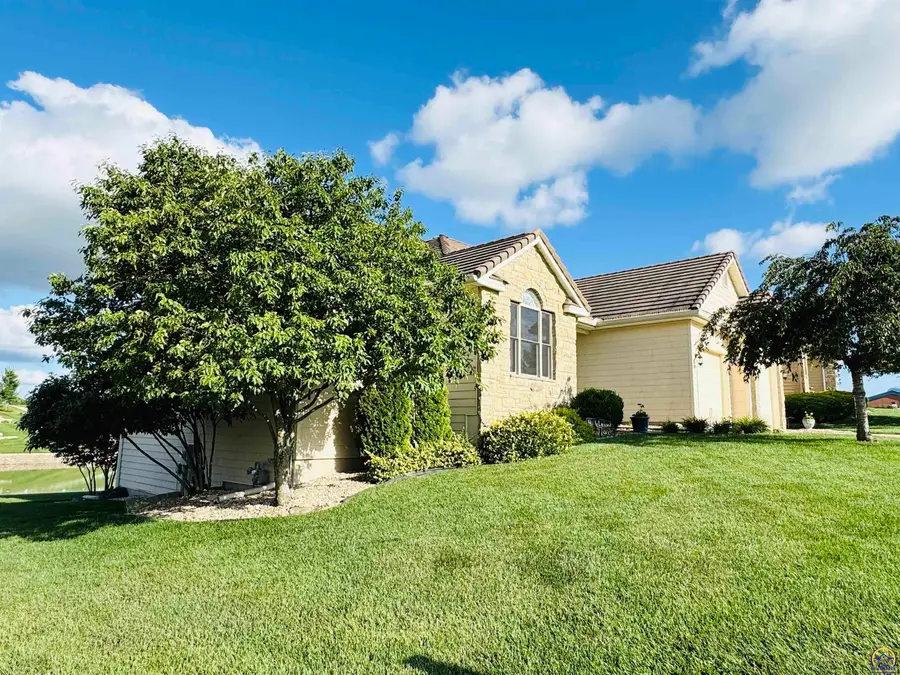 2906 Hidden Lakes Dr, Emporia, KS 66801 - #2