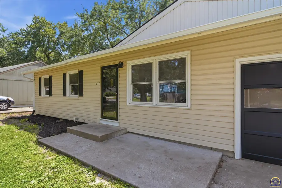 3837 SE Humboldt St, Topeka, KS 66609 - #2