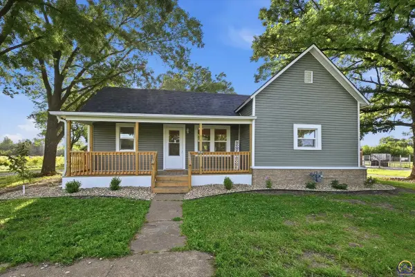 402 N 6th St, Osage City, KS 66523