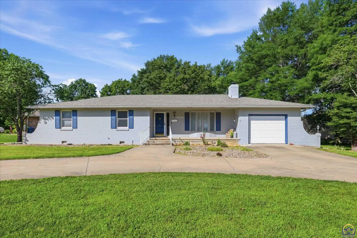 805 Southridge Rd, Osage City, KS 66523 - #1