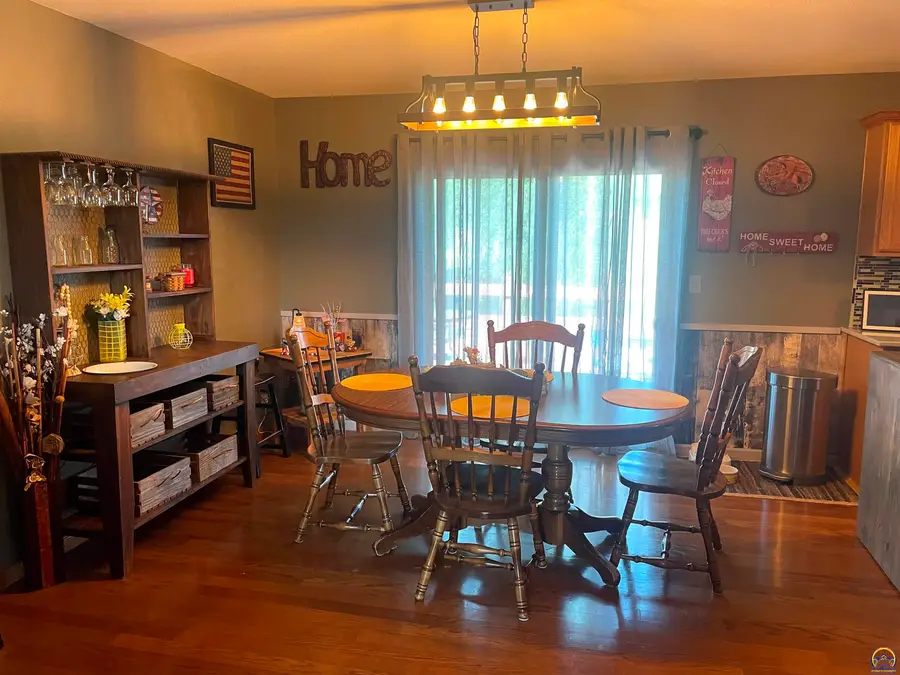 4308 SE Horseshoe Bend Dr, Topeka, KS 66609 - #3