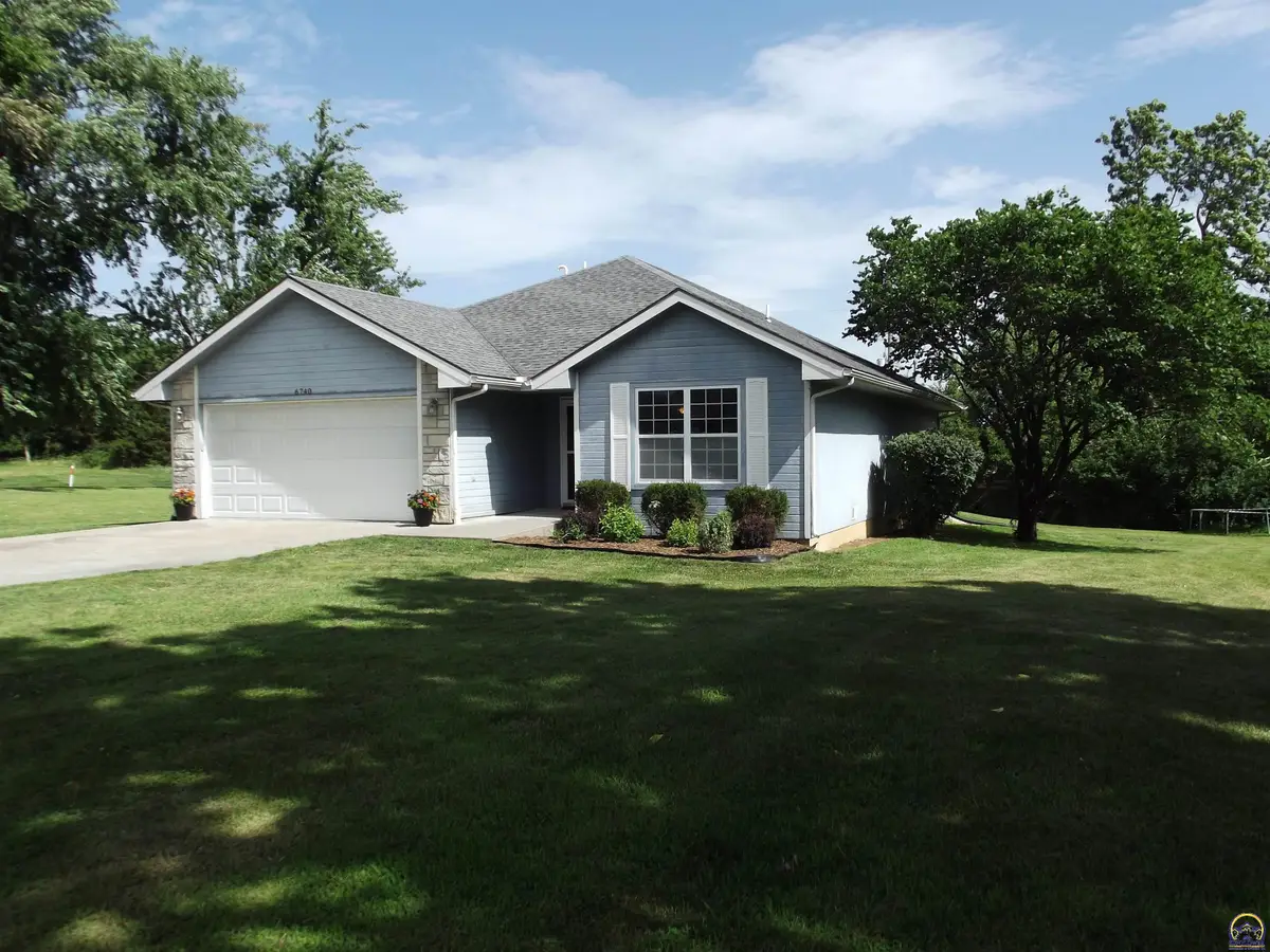 6740 SW Scathelock Rd, Topeka, KS 66614 - #1