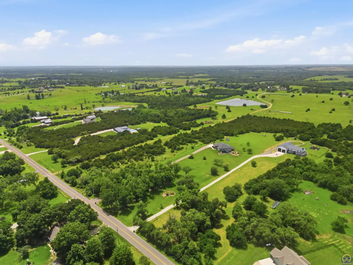 NW Rochester Rd, Topeka, KS 66617 - #1