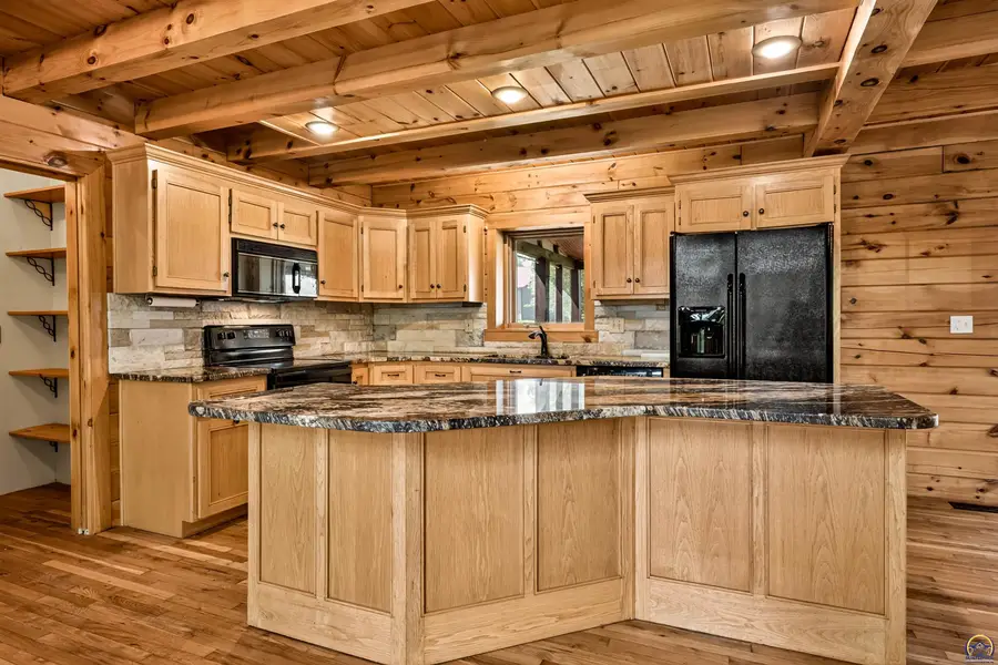 10808 Dickinson Rd, Ozawkie, KS 66070 - #2