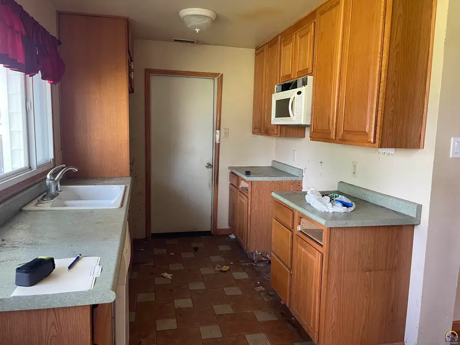 3404 SW Burlingame Rd, Topeka, KS 66611 - #2