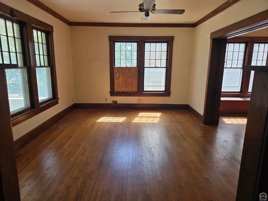 1637 Osage St, Manhattan, KS 66502 - #3
