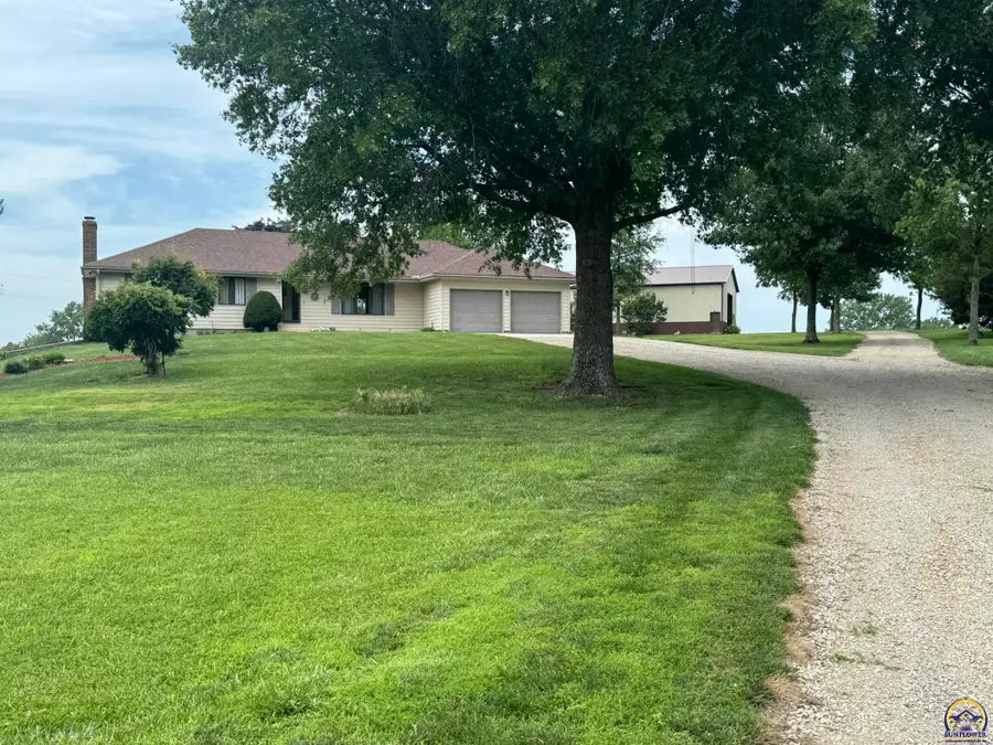 6829 NW Rochester Rd, Topeka, KS 66617 - #2