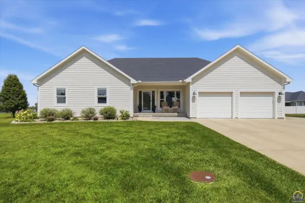 208 Trail Dr, Overbrook, KS 66524