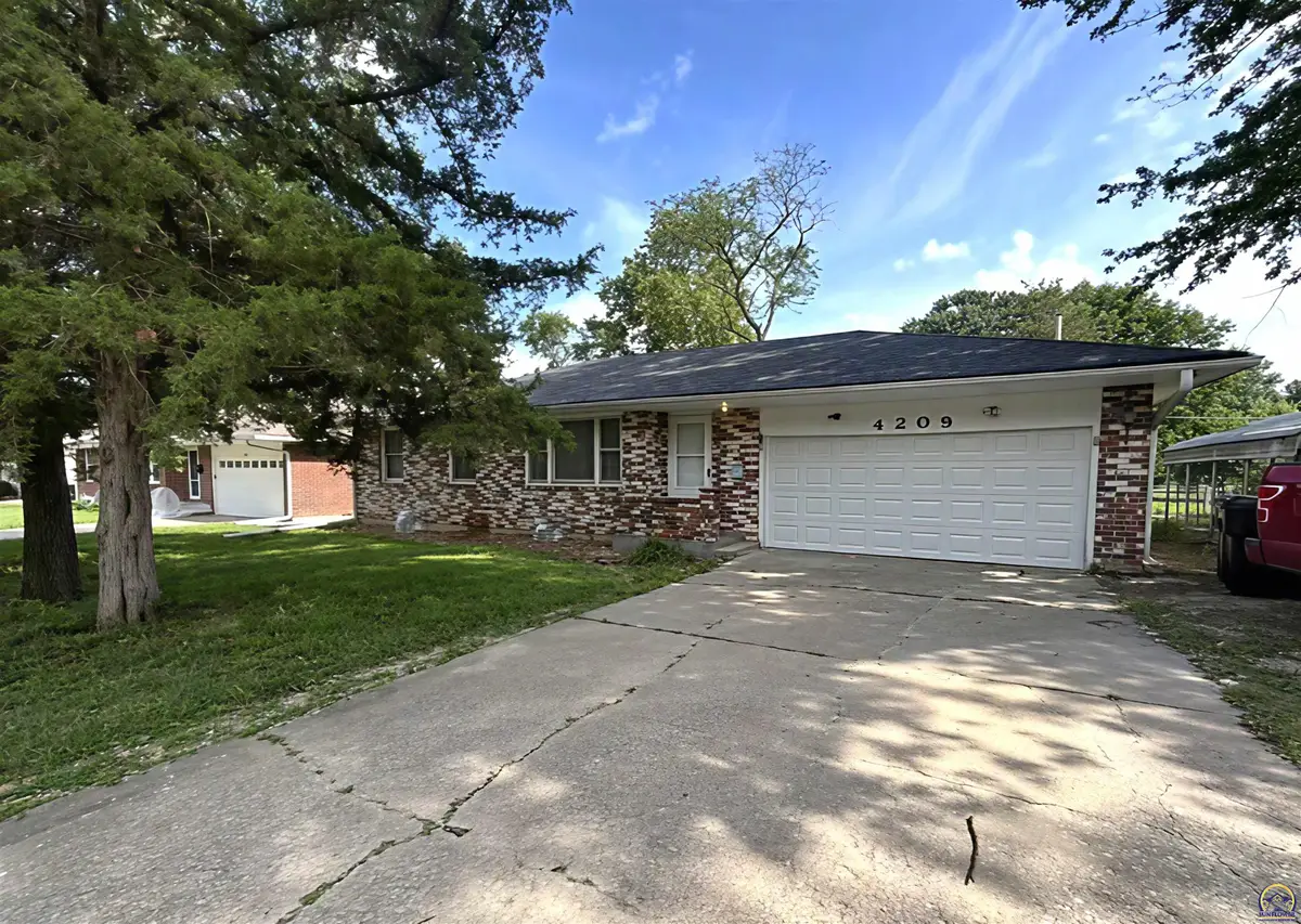 4209 SW 34th St, Topeka, KS 66612 - #1