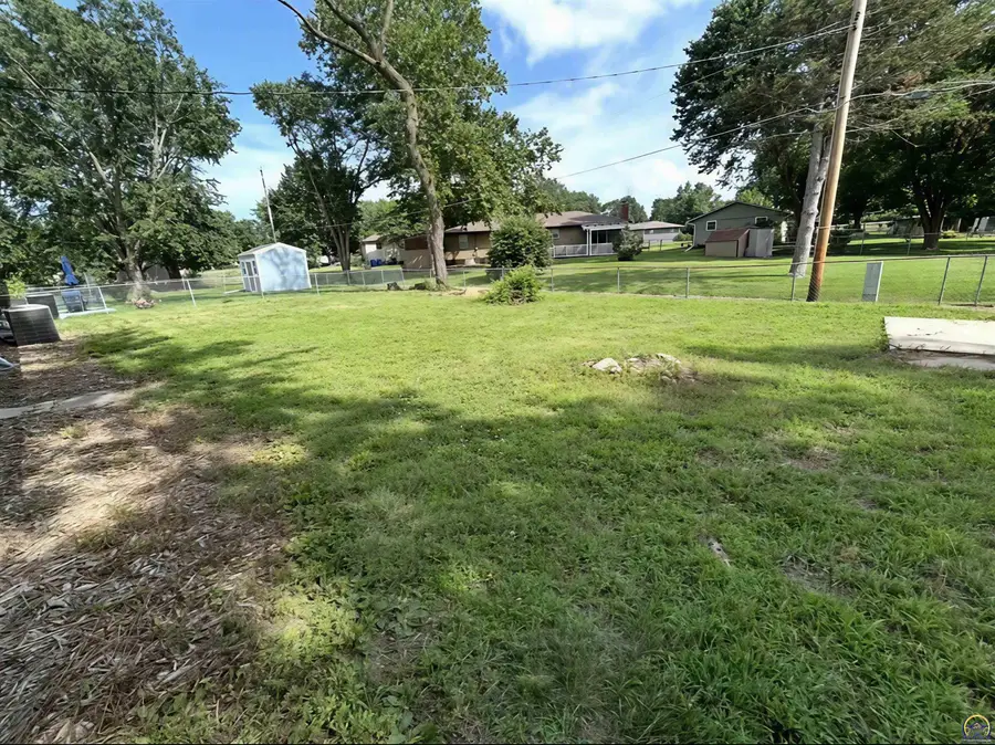 4209 SW 34th St, Topeka, KS 66612 - #3