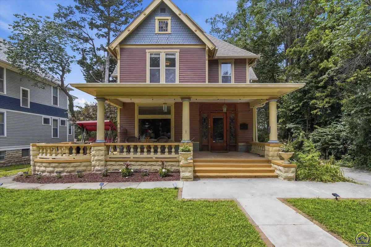 411 SW Woodlawn Ave, Topeka, KS 66606 - #1
