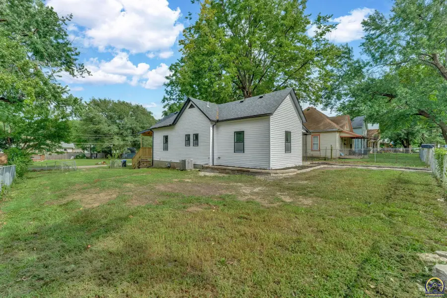 322 SW Jewell Ave, Topeka, KS 66606 - #3
