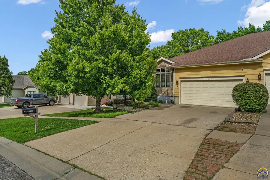 1106 SW Red Oaks Ct, Topeka, KS 66615 - #2