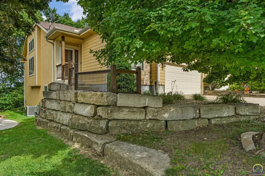 1106 SW Red Oaks Ct, Topeka, KS 66615 - #3